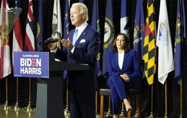 Đối thủ ông Trump nhận ‘mưa tiền’ sau quyết định lịch sử chọn ‘phó tướng’