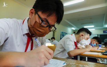 Dịch Covid-19 bùng phát, 10 địa phương cho học sinh nghỉ