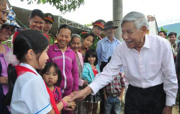 Nguyên Tổng Bí thư Lê Khả Phiêu được coi là ân nhân của hai ngôi làng ở miền Trung