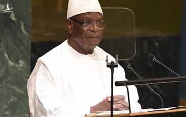 Bị lính đảo chính bắt giam, Tổng thống Mali lên truyền hình xin từ chức