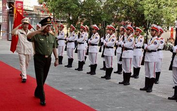 Công an tỉnh Đồng Nai phải hết lòng giúp đỡ nhân dân, dựa vào nhân dân để công tác, chiến đấu