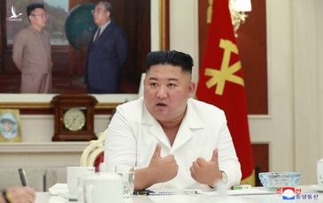 Ông Kim Jong-un tái xuất, xua tan tin đồn hôn mê