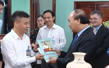 Thủ tướng Nguyễn Xuân Phúc dâng hương tưởng niệm Bác Hồ