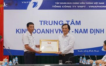 Phút sinh tử người đàn ông lao xuống sông cứu 2 em nhỏ rơi khỏi cầu