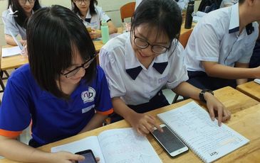 Thầy giáo Nguyễn Văn Lực: “Không thể cấm học sinh dùng điện thoại trong giờ học”