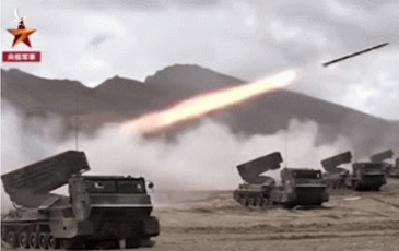 Máy bay, xe tăng Trung Quốc phóng tên lửa như vũ bão: “Uy hiếp” Ấn Độ ngay sát biên giới!