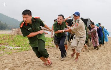 Người miền Trung chạy bão Noul