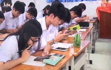 Cho học sinh dùng điện thoại: Tìm giải pháp thay vì cấm đoán