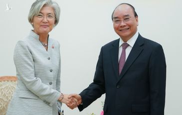 Thủ tướng Nguyễn Xuân Phúc tiếp Bộ trưởng Ngoại giao Hàn Quốc Kang Kyung Wha