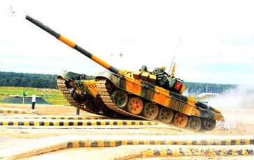 “Sư tử mơ màng chợt tỉnh giấc” – Việt Nam suýt chút nữa “lấm lưng, trắng bung” ở Tank Biathlon 2020