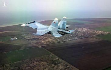 Máy bay Su-30 của Nga đâm xuống rừng