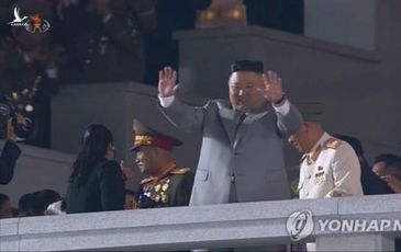 Thông điệp bất ngờ của ông Kim Jong-un tại lễ duyệt binh kỳ lạ