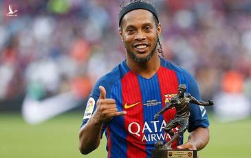 Huyền thoại bóng đá Ronaldinho dương tính với COVID-19