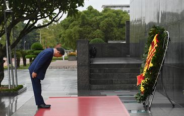 Video: Thủ tướng Nhật Bản Suga Yoshihide nói ‘Tôi yêu Việt Nam’
