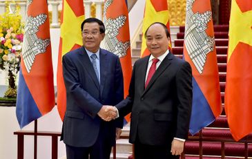 Ông Hun Sen cảm ơn Thủ tướng Nguyễn Xuân Phúc, bày tỏ đau buồn về thiệt hại do bão lũ ở miền Trung