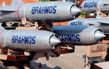 Ấn Độ đưa tên lửa BrahMos tới gần biên giới Trung Quốc