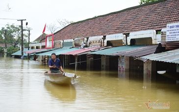 Chuyên gia lý giải việc miền Trung hứng mưa lũ dồn dập trong tháng 10