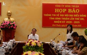 Bình Thuận: Đại biểu dự đại hội được tặng một chiếc cặp trị giá không đến 250.000 đồng