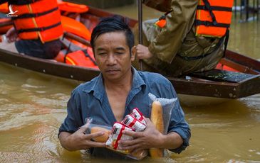 “Quảng Trị chưa nhận thanh lương khô cứu trợ nào, chia nhau kiểu gì?”