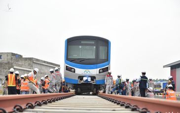 Tàu metro 1 lăn bánh ở depot, tháng 4-2021 sẽ chạy thử từ ngã tư Bình Thái về Long Bình