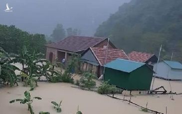 Nhà phao cứu người Quảng Bình thoát khỏi lũ dữ thế nào?