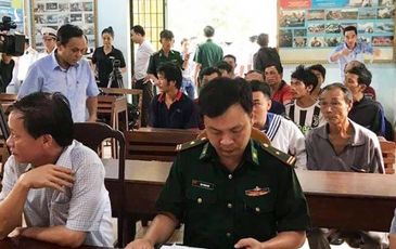 Tàu cá cùng 14 người gặp nạn khi tìm kiếm ngư dân Bình Định mất tích