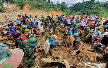 Công an, quân đội khẩn trương tìm kiếm những nạn nhân bị vùi lấp ở Trà Leng