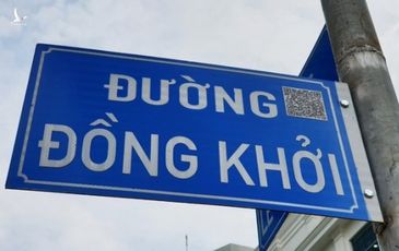 Lần đầu tiên TP.HCM gắn QR code trên bảng tên đường