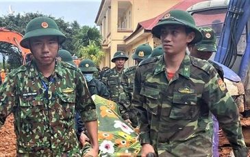 ‘Cả ngày họ đi cứu dân, có người chưa kịp ngủ’