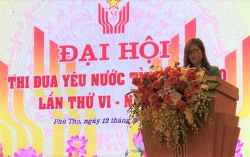 Cô giáo Hà Ánh Phượng nhận bằng khen của Thủ tướng