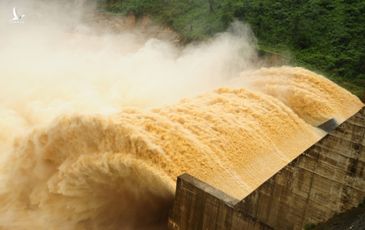 Thủy điện Đắk Mi 4 xả lũ: ‘Nói thủy điện đúng, không bồi thường thì ăn nói ra sao với dân?’