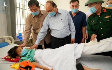 Thủ tướng Nguyễn Xuân Phúc: Tiền hỗ trợ bão lũ phải đến tận tay người dân