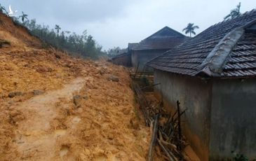 Sạt lở núi, di dời trong đêm 47 người dân