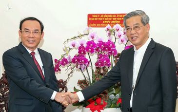 Bí thư Nguyễn Văn Nên chúc mừng Giáng sinh Tòa Tổng giám mục TP HCM