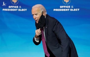 Nhà báo tháp tùng ông Biden mắc Covid-19