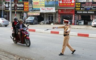 Hà Nội: Nhiều lái xe “bỏ của chạy lấy người” khi bị kiểm tra nồng độ cồn