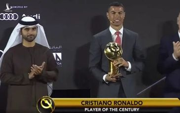 Ronaldo nhận giải ‘Cầu thủ hay nhất thế kỷ’