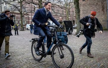 Chính phủ Hà Lan sụp đổ vì bê bối
