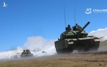 Xe tăng Nga-Trung Quốc đối đầu trên đỉnh Ladakh.