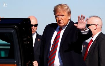 Tổng thống Trump có thể mất lương hưu nếu bị phế truất