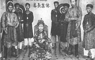 Vị vua nhà Nguyễn nào được phong quân hàm thiếu tá ở nước ngoài?