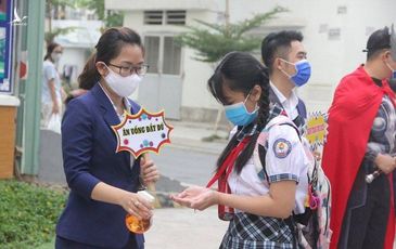 TP HCM: Học sinh trở lại trường từ ngày 1-3