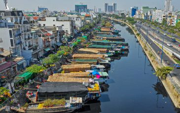 Không về quê ăn Tết, chơi gì ở Sài Gòn cho đã?