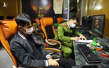 Chơi game trong vùng dịch, 7 thanh niên bị đưa đi cách ly y tế tự trả phí