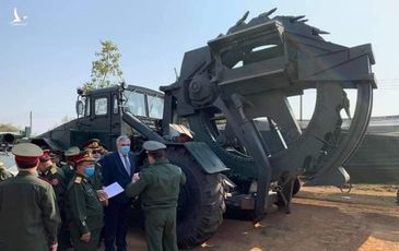 Dàn xe công binh Quân đội Lào vừa nhận vào biên chế