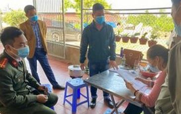 Đang cách ly tại nhà, cô gái trốn đi ăn lẩu còn livestream khoe ‘thành tích’