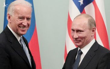 Ông Biden “giáng đòn” trừng phạt đầu tiên với Nga, Moscow giận dữ đáp trả