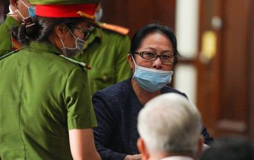 Bà Dương Thị Bạch Diệp gào thét gây rối tại tòa