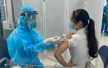 Thứ trưởng Bộ Y tế: “Những người tiêm vắc xin Covid-19 đều vui vẻ, thoải mái”