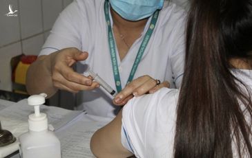TP.HCM đề xuất mua 5 triệu liều vắc xin phòng Covid-19